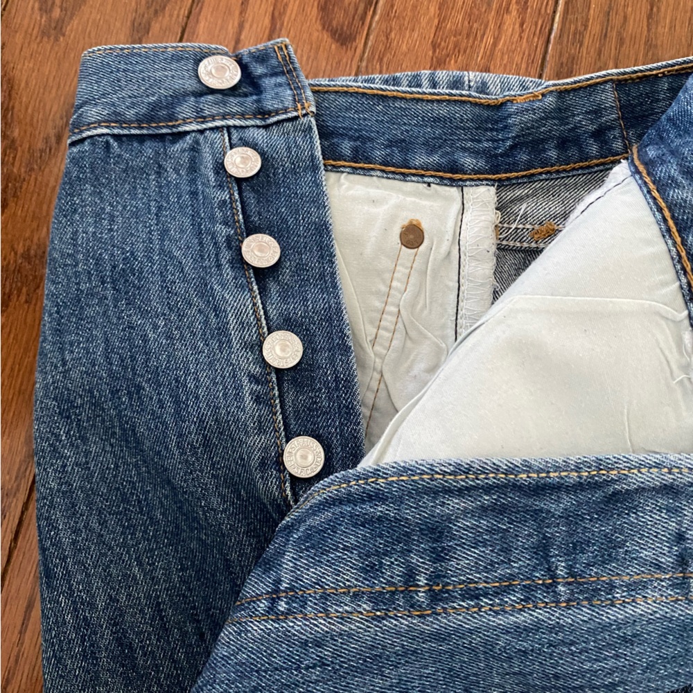 Levi Men’s 501 Jeans - Picture 3 of 8